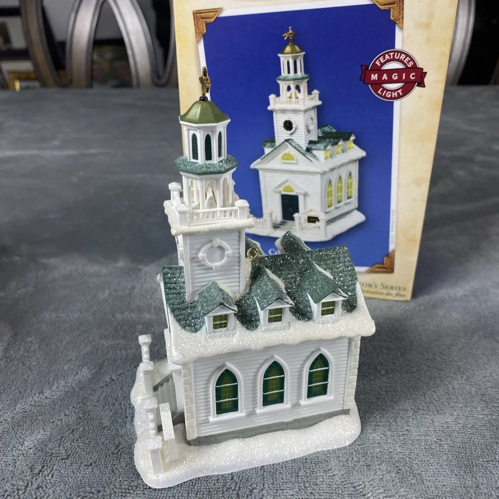 2004 Hallmark Keepsake Christmas Ornament 7th In Colonial Church Series Lighted